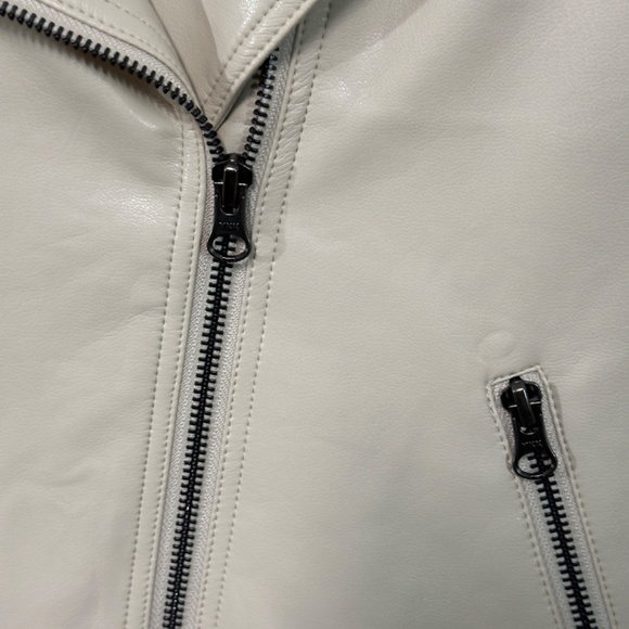 J Society Short Sleeve Moto Jacket Vegan Leather Almond Cream Sz M NWOT - Picture 4 of 6